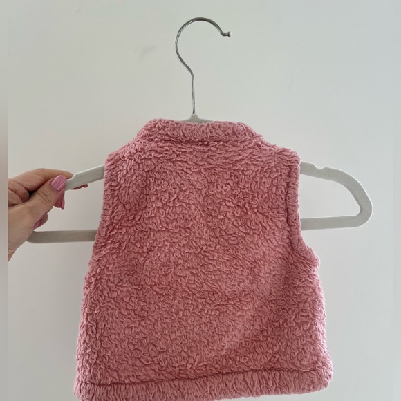 Old Navy Pink Sherpa Vest for Girl Baby - Pink Paradigm with Zip Up (0-3 M) - Picture 2 of 6